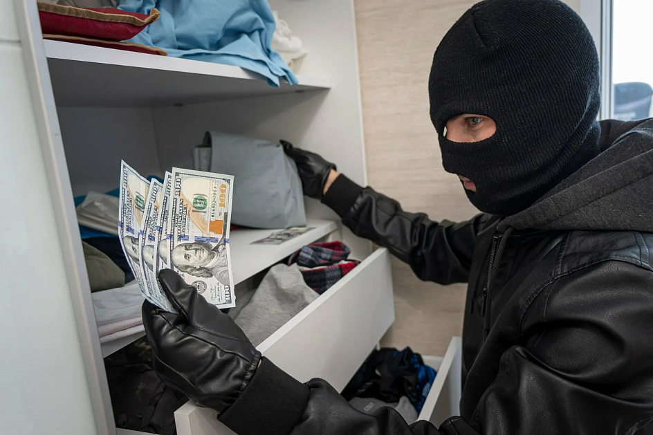 Житель Ижевска подозревается в квартирной краже